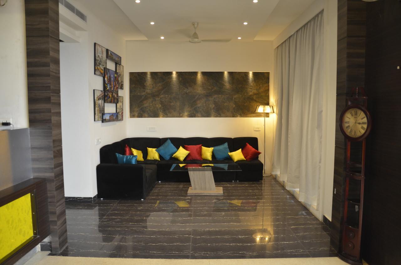 Oyo 1358 Hotel Crossroad Lakhnaú Exteriér fotografie