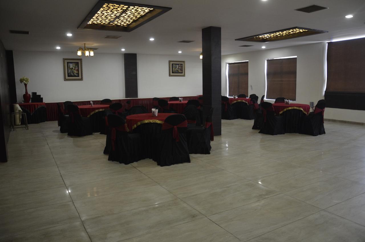 Oyo 1358 Hotel Crossroad Lakhnaú Exteriér fotografie