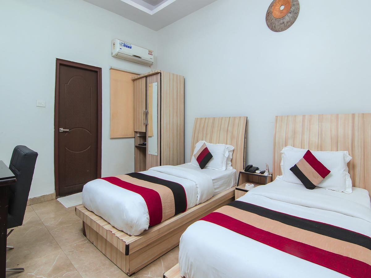 Oyo 1358 Hotel Crossroad Lakhnaú Exteriér fotografie