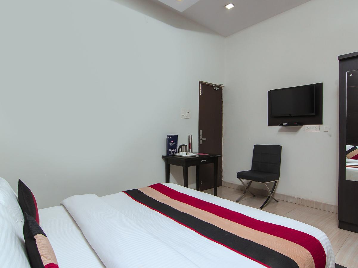 Oyo 1358 Hotel Crossroad Lakhnaú Exteriér fotografie