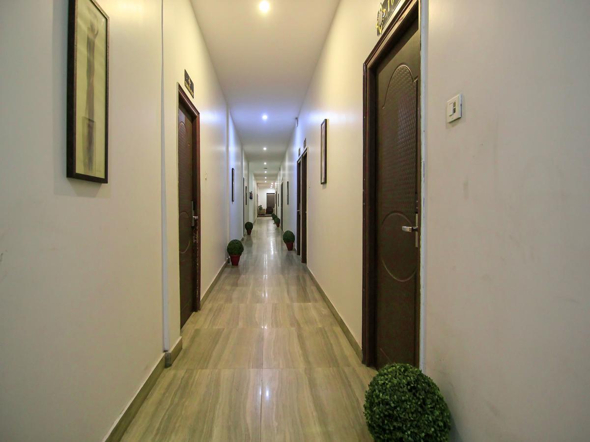 Oyo 1358 Hotel Crossroad Lakhnaú Exteriér fotografie