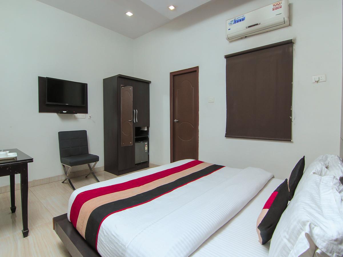 Oyo 1358 Hotel Crossroad Lakhnaú Exteriér fotografie