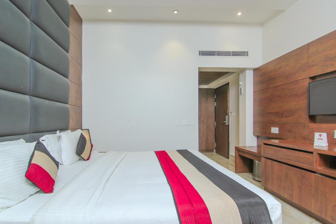 Oyo 1358 Hotel Crossroad Lakhnaú Exteriér fotografie