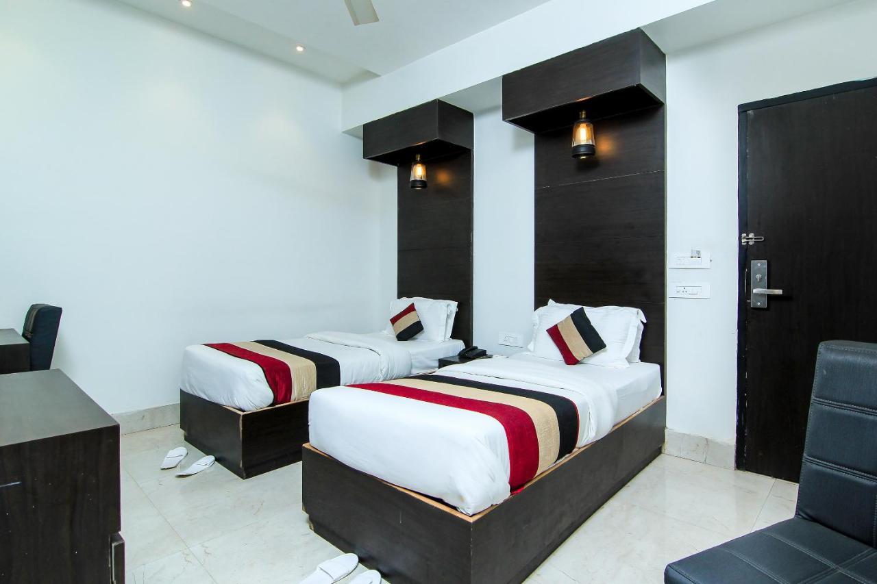 Oyo 1358 Hotel Crossroad Lakhnaú Exteriér fotografie