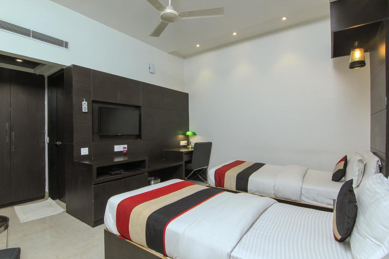 Oyo 1358 Hotel Crossroad Lakhnaú Exteriér fotografie