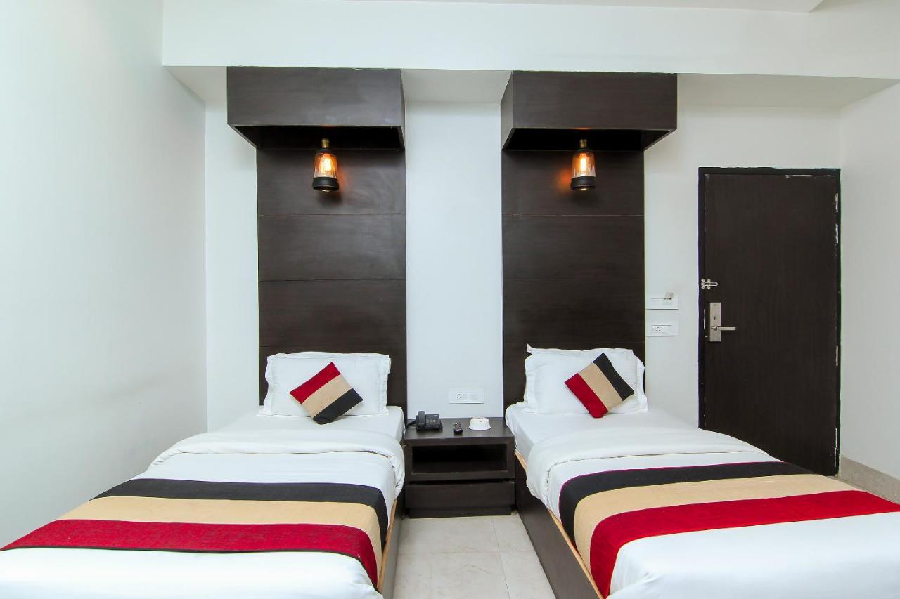 Oyo 1358 Hotel Crossroad Lakhnaú Exteriér fotografie