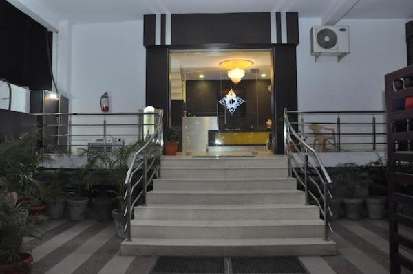 Oyo 1358 Hotel Crossroad Lakhnaú Exteriér fotografie